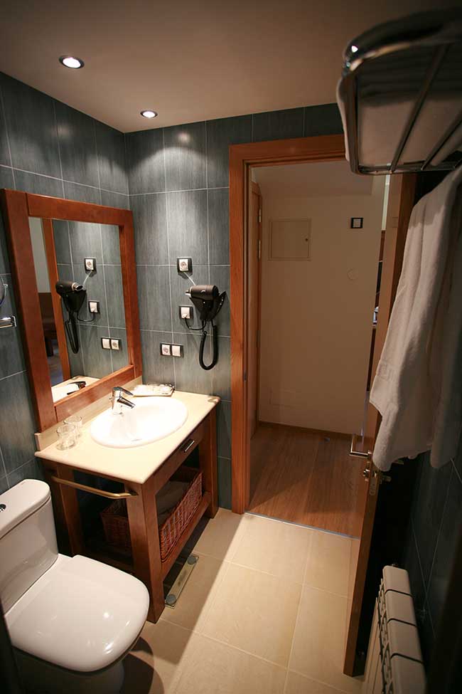 hotel obaga blanca Bathroom interior Canillo